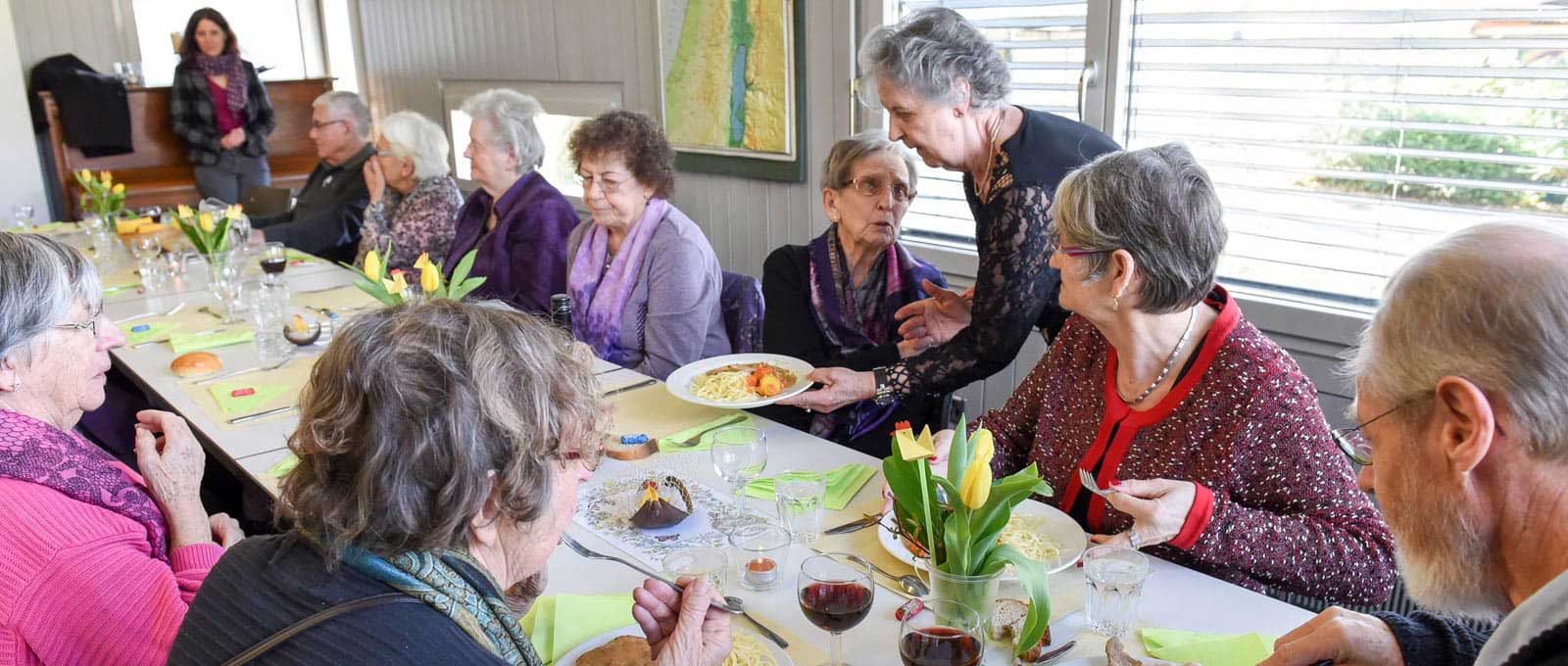 Gemeinsames Mittagessen in Biel nach dem Gottesdienst zum Tag der Kranken